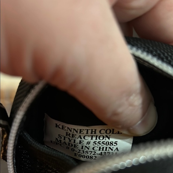 Kenneth Cole Reaction Black Crossbody Bag - Picture 4 of 5